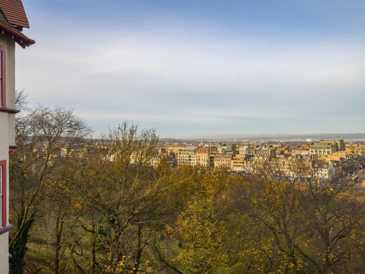 Pass The Keys Historic Ramsay Garden Apt With Balcony Views EDI Exterior foto