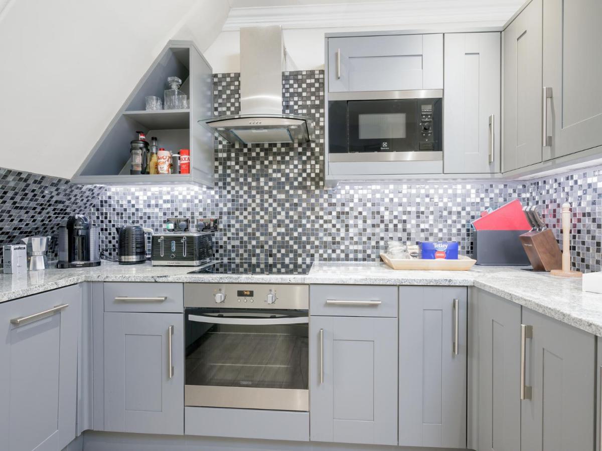 Pass The Keys Historic Ramsay Garden Apt With Balcony Views EDI Exterior foto